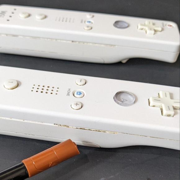 Genuine Nintendo Wii Wireless Remote Controllers OEM (Lot of 2) Tested Working - Picture 6 of 12